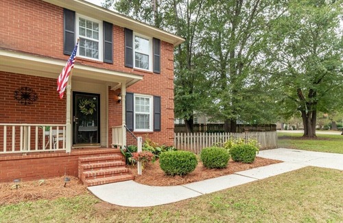 Augusta Apartment | 2-bedroom home with 2.5 bathrooms and fully fenced backyard. The sleeping arrangements are 1 king bed and 1 queen bed.