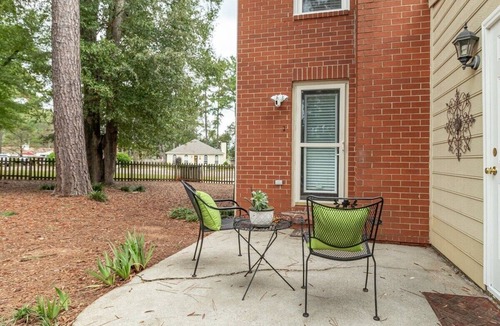 Augusta Apartment | 2-bedroom home with 2.5 bathrooms and fully fenced backyard. The sleeping arrangements are 1 king bed and 1 queen bed.