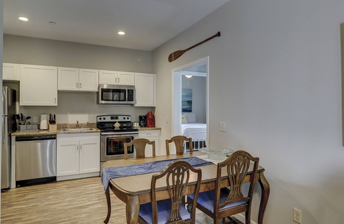 Bluffton Apartment | 2 Bedroom in Calhoun Street Promenade with Balcony