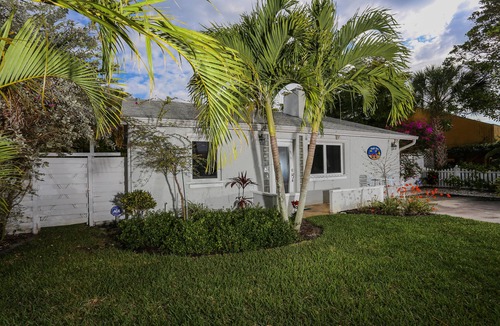 Sarasota Cottage | 2 Bedroom Lido Beach Across From Famous Beach!