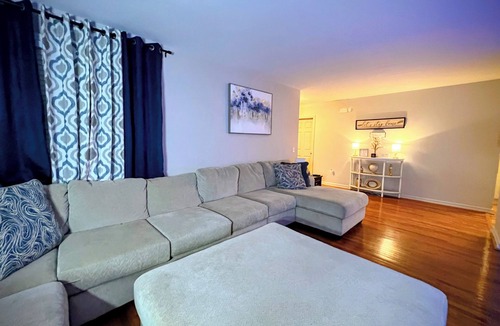 Anderson House | 2 bedroom Pet Friendly home with fenced yard in close to Hwy 81 & Clemson Blvd