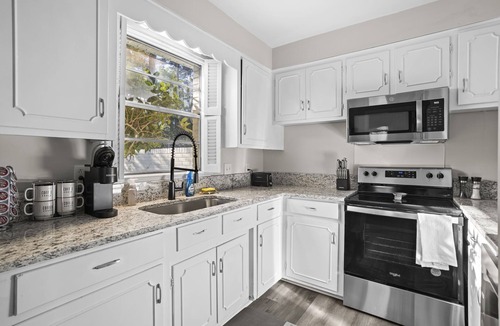 Forest Acres House | 2 Bedroom - Safe & Convenient