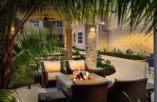 Vero Beach South Apartment | 2 Bedroom Suite w/Full Kitchen | Free Breakfast