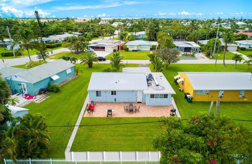 Fort Pierce House | 2 Blocks to Beach Remodeled 3/2 Home Pets Welcome!