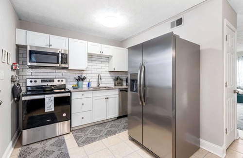 Gainesville House | 2 BR/1.5 BA Townhome, Pets OK, Near NGMC, Longer Stays OK, In-Unit W/D