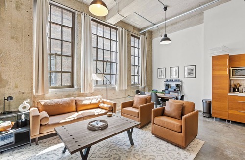 Old City Condo | 2 BR/2BA- Free Parking- Near UT- Heart of Old City- Walkable Location
