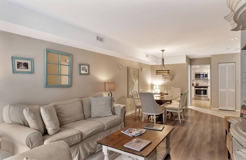 Harbour Town Condo | 2 BR TH 1.5 Bath Sofa Bed Sleeps 6 Harbour View bPatio Pool WIFI