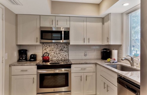 Harbour Town Condo | 2 BR TH 1.5 Bath Sofa Bed Sleeps 6 Harbour View bPatio Pool WIFI