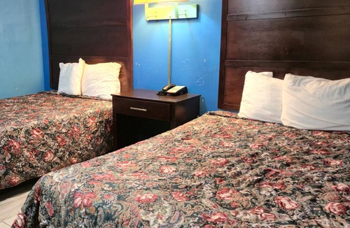 Cleveland Hotel | 2 Cleveland Budget-Friendly Rooms Near Restaurants & Local Attractions