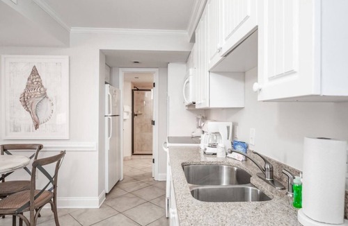 Litchfield by the Sea Hotel | 2 Coastal Suites w/Kitchen + Pool Plaza & Water Slides near Pawleys Island