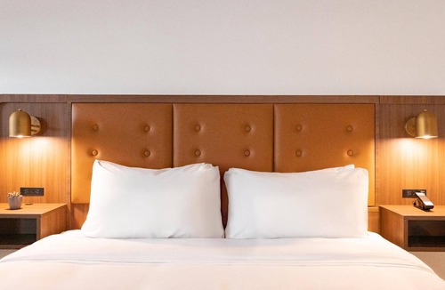 Talbot's Corner Hotel | 2 Deluxe Rooms in East Nashville near Ryman Auditorium | Pool Access