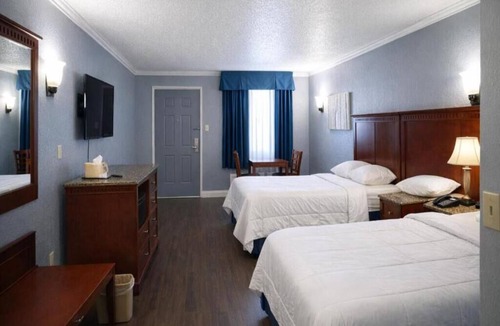 Antioch Hotel | 2 Double Beds Accessible