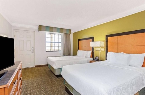 Orlando Hotel | 2 Double Deluxe | La Quinta Orlando Airport West | Ideal for Groups | Pool
