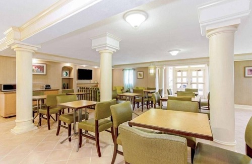 Orlando Hotel | 2 Double Deluxe | La Quinta Orlando Airport West | Ideal for Groups | Pool