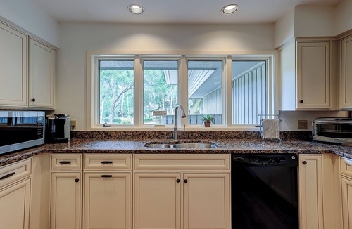 Oceanside House | 2 Duck Hawk - Sea Pines just a Short Walk to the Beach & Private Pool
