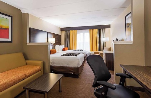 Orlando Hotel | 2 Family-Friendly Units w/Free Breakfast | Pool Access & Easy Park Access