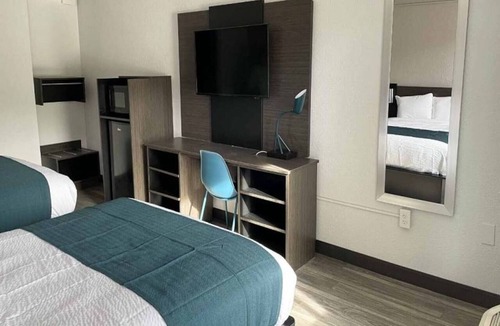 West Columbia Hotel | 2 Full Beds|Smoking,Micfridge