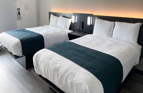West Columbia Hotel | 2 Full Beds|Smoking,Micfridge