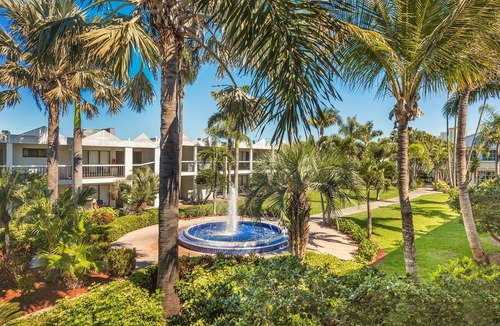 St. Pete Beach Hotel | 2 King Rooms at Beachcomber near St. Pete Beach and the Gulf