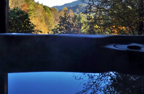 Bryson City Cabin | 2 King Suite/Pastoral & Mtn View/Hot Tub/Wi-Fi