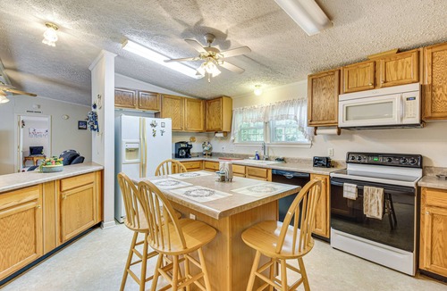 Pelzer House | 2 Mi to Dtwn: Retreat on 3 Acres in Pelzer!