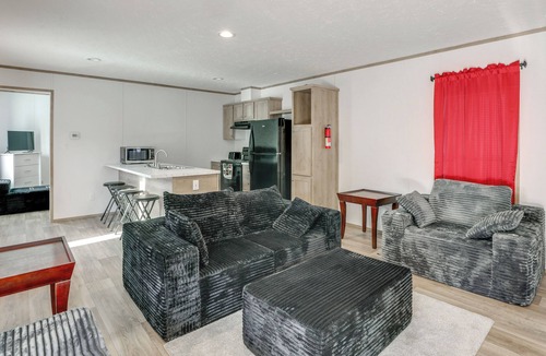 Santee House | 2 Mi to Lake Marion! Pet-Friendly Home w/Yard