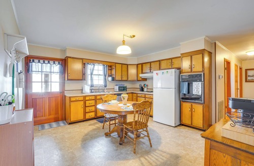 Etowah House | 2 Mi to Town: Rustic East Tennessee Home!