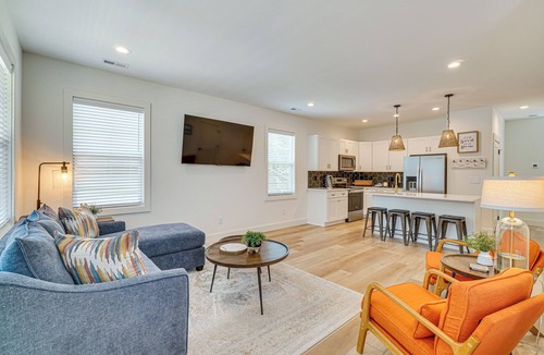 Old North Knoxville Cottage | 2 Mi to UT: Modern Retreat w/Covered Porch