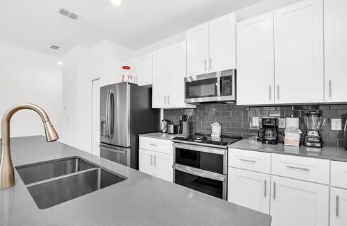 Bay Lake House | 2 Miles Disney/Private Pool/Fab Resort Facilities-lazy river-water slides-wifi