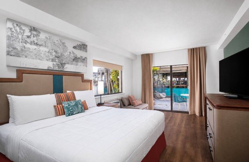 St. Pete Beach Hotel | 2 Patio Rooms at Beachcomber overlooking Jimmy B's Beach Bar