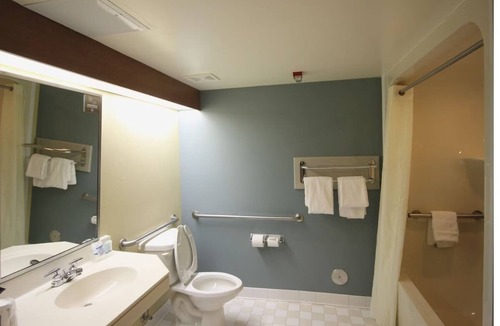 Wake Forest Hotel | 2 Pet-Friendly Rooms with Indoor Pool Minutes from The Factory's Shopping
