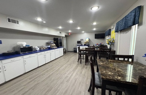 Hampton Apartment | 2 Queen Bed | Smoking