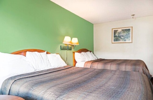 Ashburn Hotel | 2 Queen Beds near Turner County Schools | Perfect Room for Families