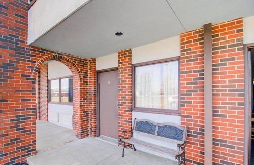 Malden Apartment | 2 Queen Beds|Non-Smoking