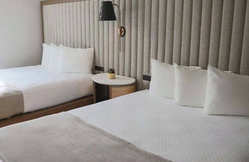 Beverly Heights Hotel | 2 Queen Beds | Riverside Hotel | Family Base, Las Olas, New River