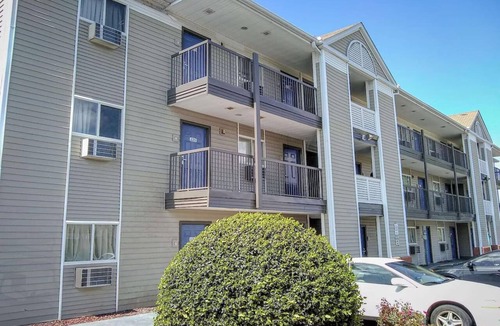 Terry Sanford Apartment | 2 Queen Beds|Suite|Smk|Kitchen