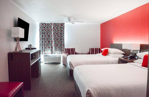 Kissimmee Hotel | 2 Queen | Radisson LBV South | Lazy River, Pool, Hot Tub, Theme Park Shuttle