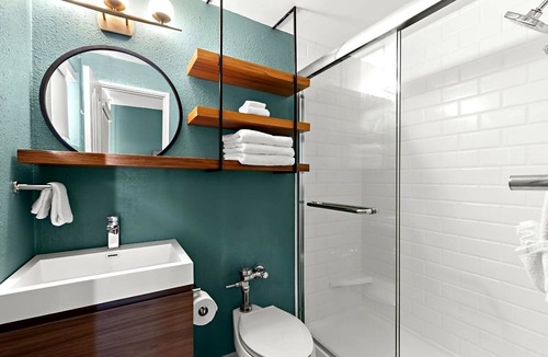 St. Pete Beach Hotel | 2 Queen Rooms at Beachcomber near St. Pete Beach and Jimmy B's