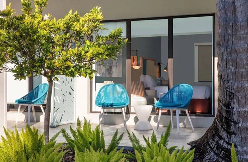 St. Pete Beach Hotel | 2 Queen Rooms at Beachcomber near St. Pete Beach and Jimmy B's