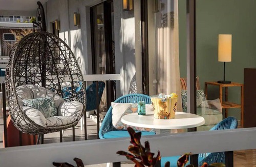 St. Pete Beach Hotel | 2 Queen Rooms at Beachcomber near St. Pete Beach and Jimmy B's