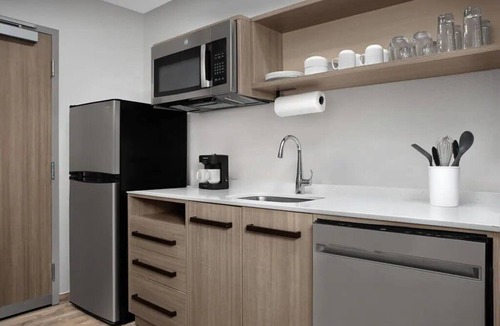 Weston Hotel | 2 Queen Suite | Outdoor Pool, BBQ | 2.7 mi to Weston Racquet Club + Breakfast