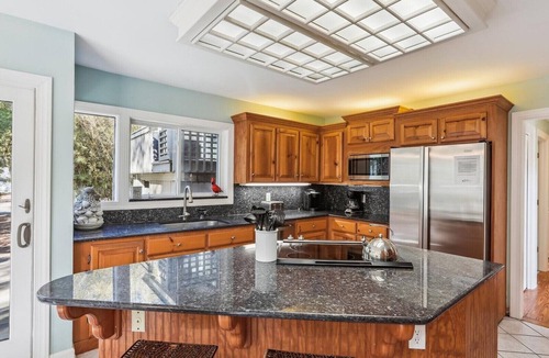 Oceanside House | 2 Red Cardinal ~Pet Friendly 6Br, Steps to the Beach and Sea Pines Beach Club