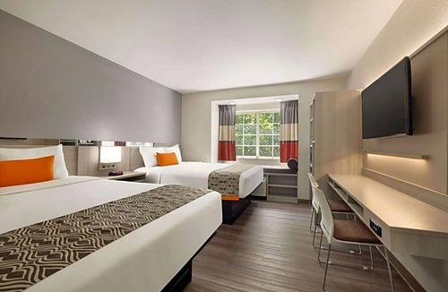 Southeast Raleigh Hotel | 2-Star Hotel ∙ Microtel Inn & Suites by Wyndham Raleigh