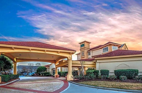 Myrtle Beach Hotel | 2-Star Hotel ∙ La Quinta by Wyndham Myrtle Beach Broadway Area