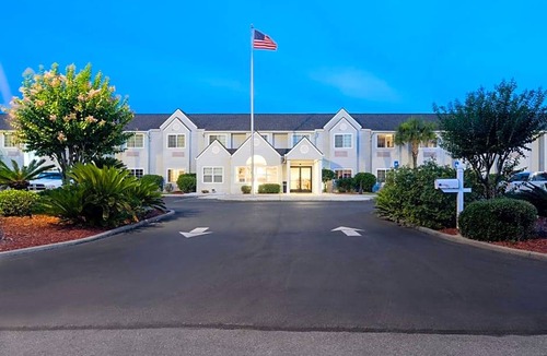 Pooler Hotel | 2-Star Hotel ∙ Microtel Inn & Suites by Wyndham Savannah/Pooler