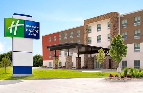 Port Wentworth Hotel | 2-Star Hotel ∙ Holiday Inn Express & Suites - Savannah N - Port Wentworth, an IHG Hotel