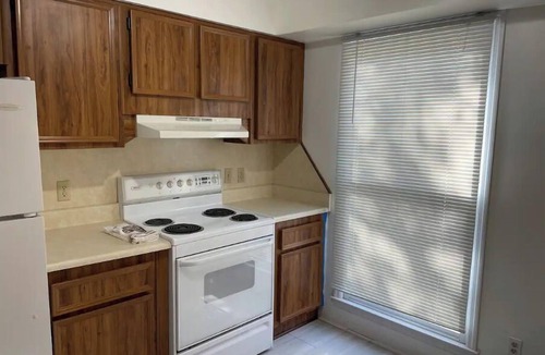 Midtown Apartment | 2 Story apartment in Ardsley Park with patio.