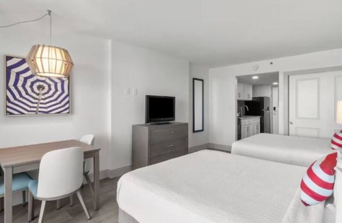 Myrtle Beach Hotel | 2 Sunny Beach Studio Close To Restaurants, Waterparks & Coastal Activities