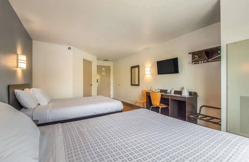 Knoxville Hotel | 2 Units | Budget-Friendly Rooms Perfect for Exploring Knoxville