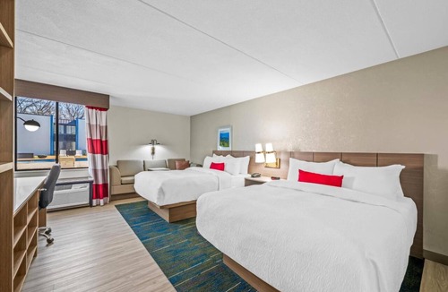 Statesville Hotel | 2 Units | Efficient Stay Close to Statesville Historic District - 2 miles